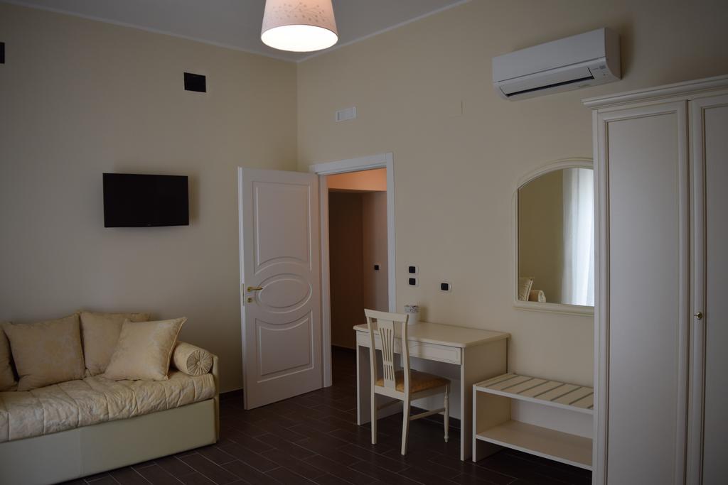 Domus Al Corso Con Servizio B&B Canosa di Puglia Δωμάτιο φωτογραφία